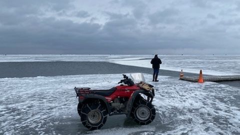 Hasiči zachraňovali 200 rybářů, kteří uvázli na ledové kře
